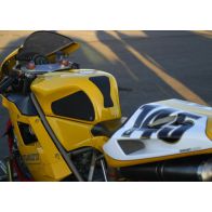 Grip de réservoir Techspec pour Ducati 748 95-03 / 916 94-98 / 996 99-01 / 998 02-04